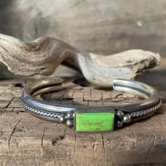 RARE Vintage Signed A.Cadman Navajo Gaspeite & Sterling Silver Cuff Bracelet - Picture 2 of 12